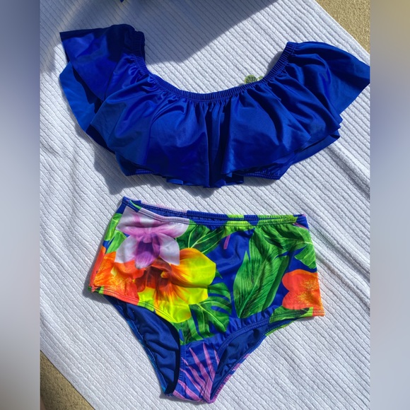 Tropical two piece floral Bathingsuit. Made in Colombia. NEW - Picture 6 of 8